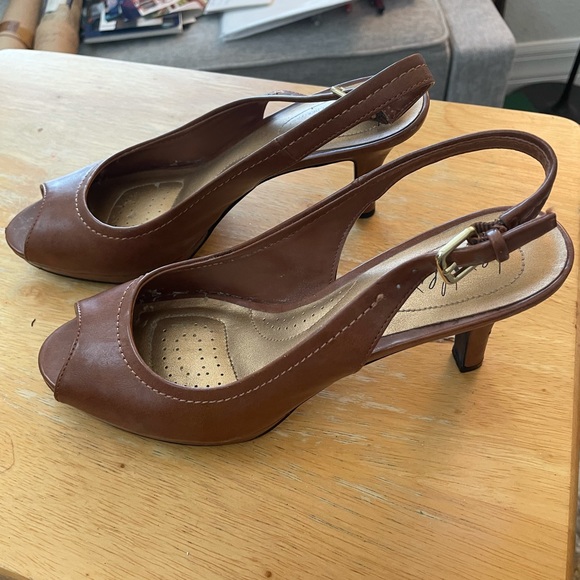 Shoes - Picture 5 of 5